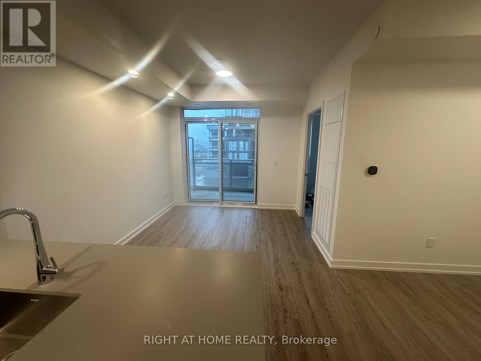 349 - 2501 Saw Whet Boulevard, Oakville, Ontario  L6M 5N2 - Photo 2 - W12634378