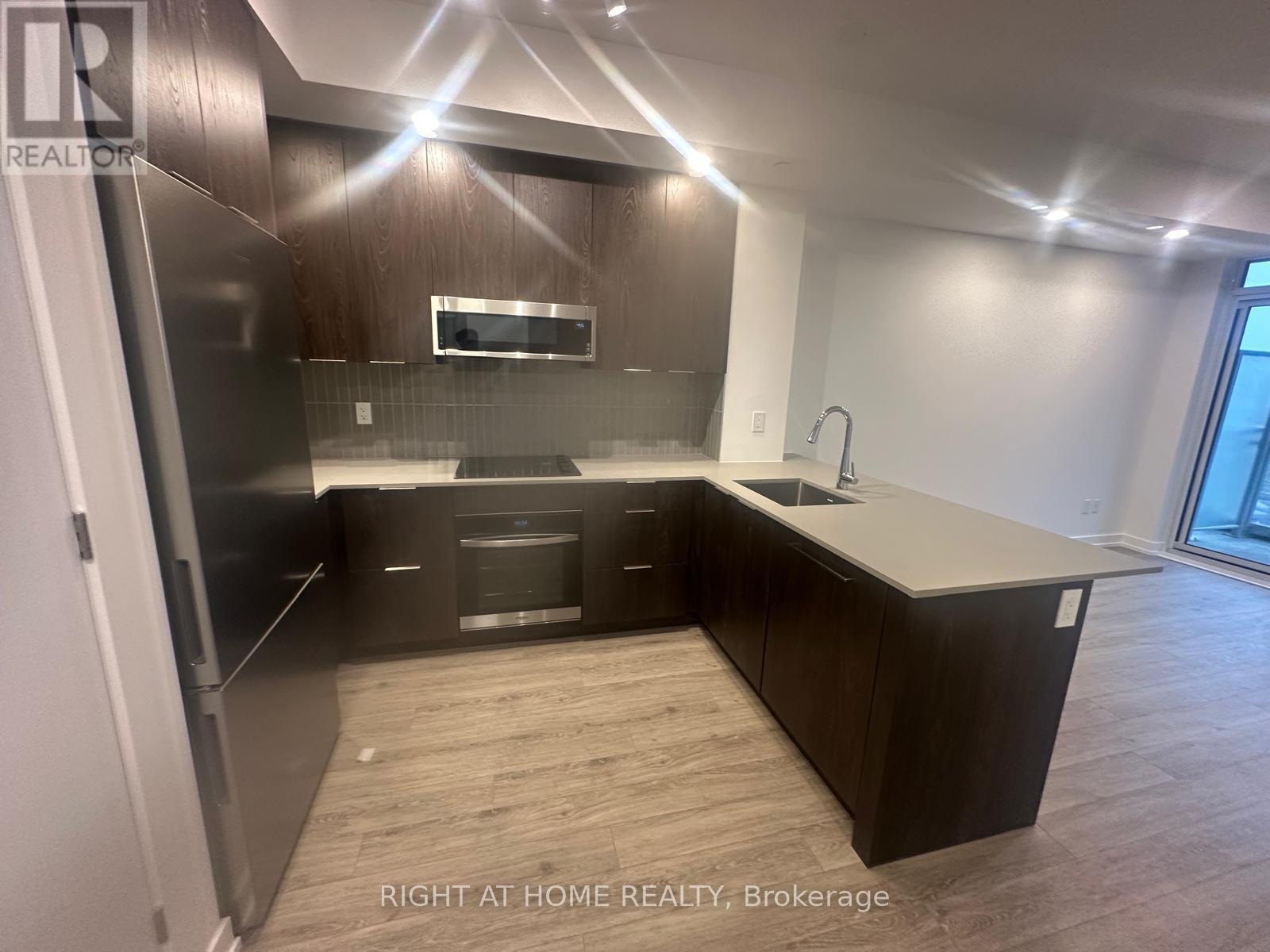 349 - 2501 Saw Whet Boulevard, Oakville, Ontario  L6M 5N2 - Photo 3 - W12634378