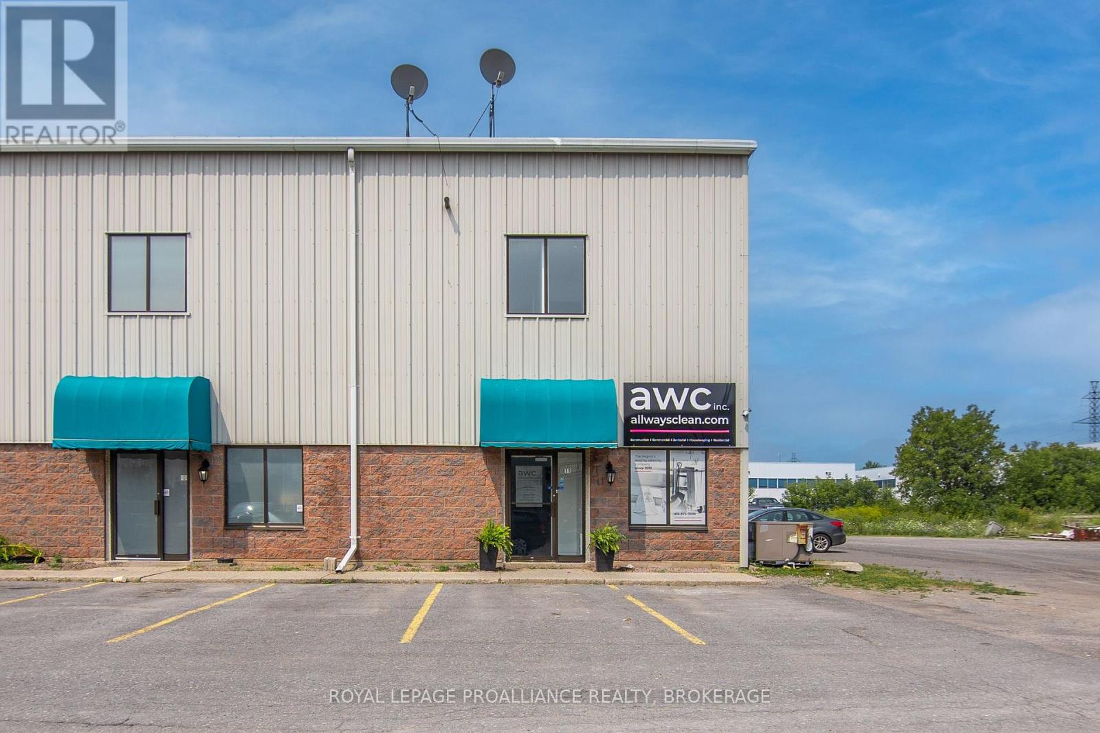 11 - 626 Cataraqui Woods Drive, Kingston, Ontario K7P 1T8 - Photo 2 - X12634420