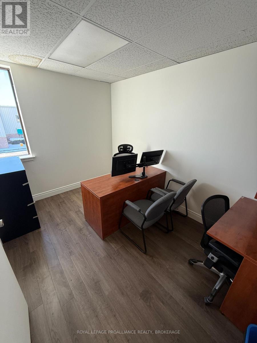 11 - 626 Cataraqui Woods Drive, Kingston, Ontario K7P 1T8 - Photo 6 - X12634420