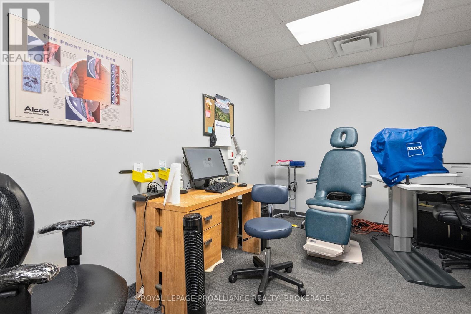 401 - 100 Princess Street, Kingston, Ontario K7L 1A7 - Photo 7 - X12634456