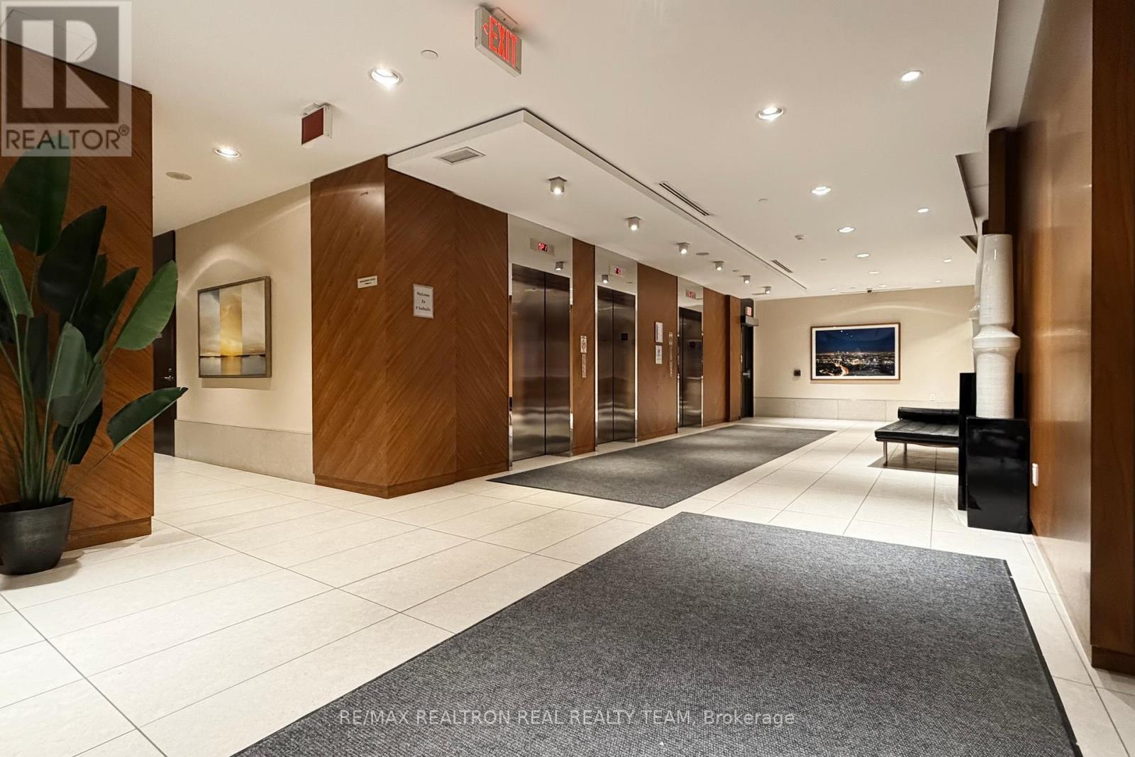 706 - 9 Valhalla Inn Road, Toronto, Ontario M9B 1S9 - Photo 10 - W12617262