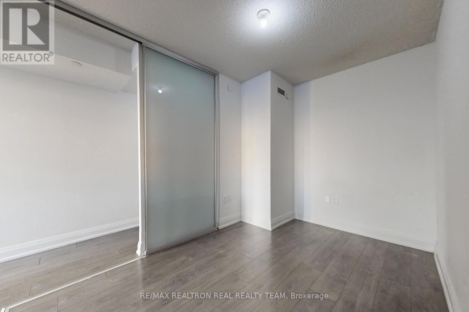 706 - 9 Valhalla Inn Road, Toronto, Ontario M9B 1S9 - Photo 27 - W12617262