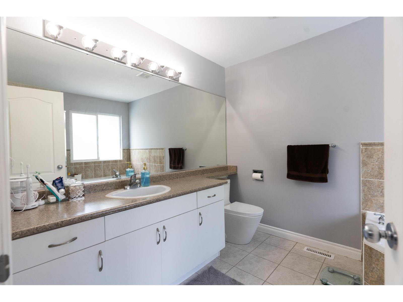 14135 90a Avenue, Surrey, British Columbia  V3V 8E1 - Photo 18 - R3073899