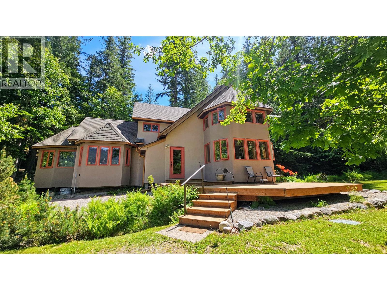 8496 B Procter Road E, Procter, British Columbia