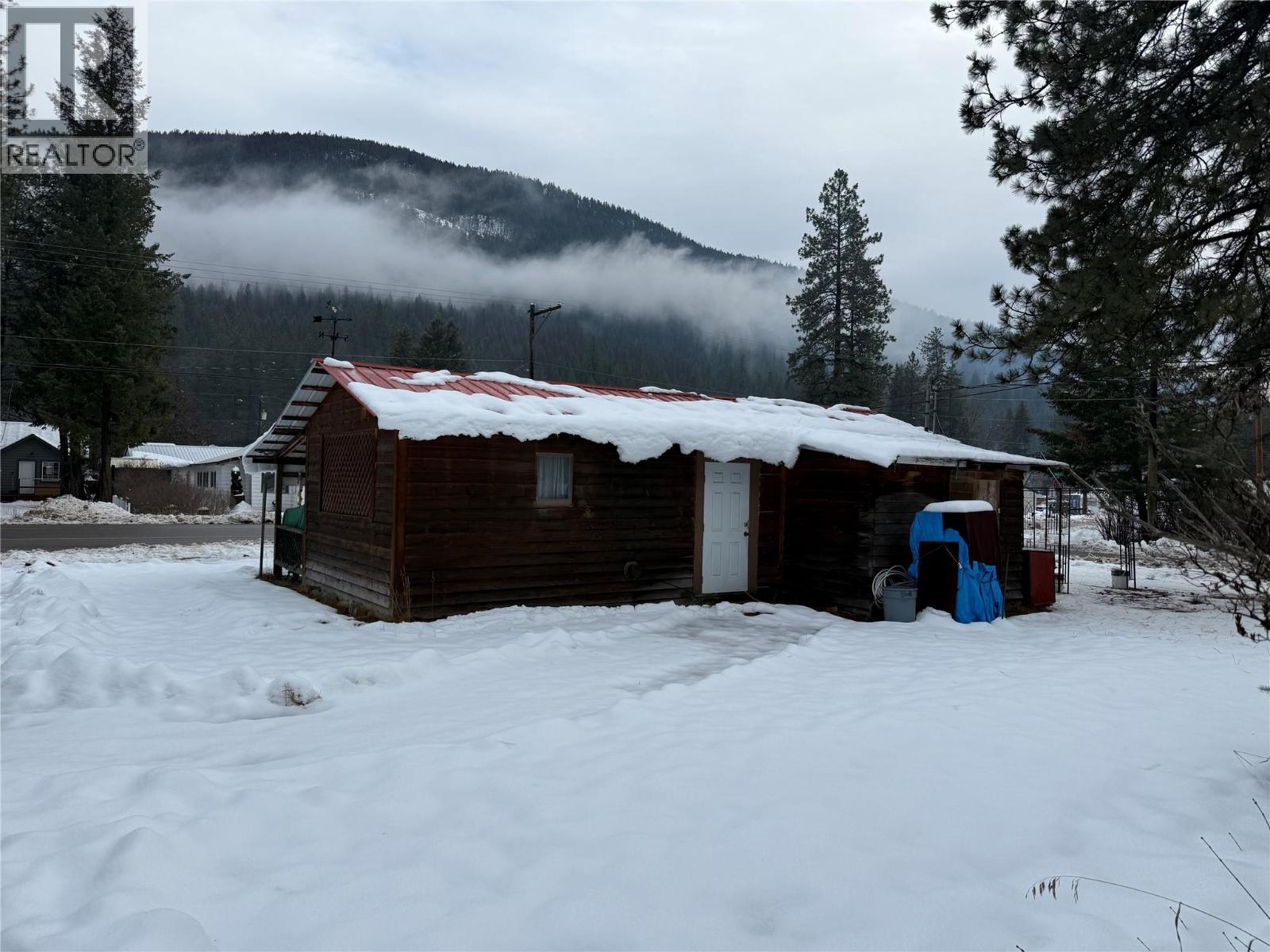 5861 33 Highway, Beaverdell, British Columbia  V0H 1A0 - Photo 2 - 10371100