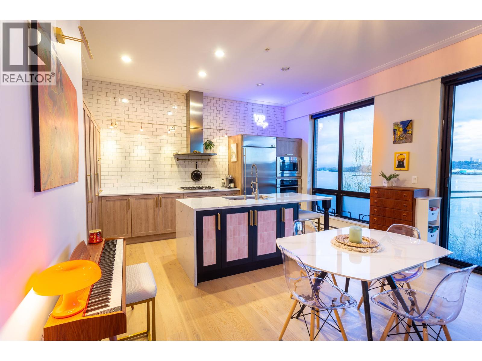 309 220 Salter Street, New Westminster, British Columbia  V3M 0H4 - Photo 2 - R3073863