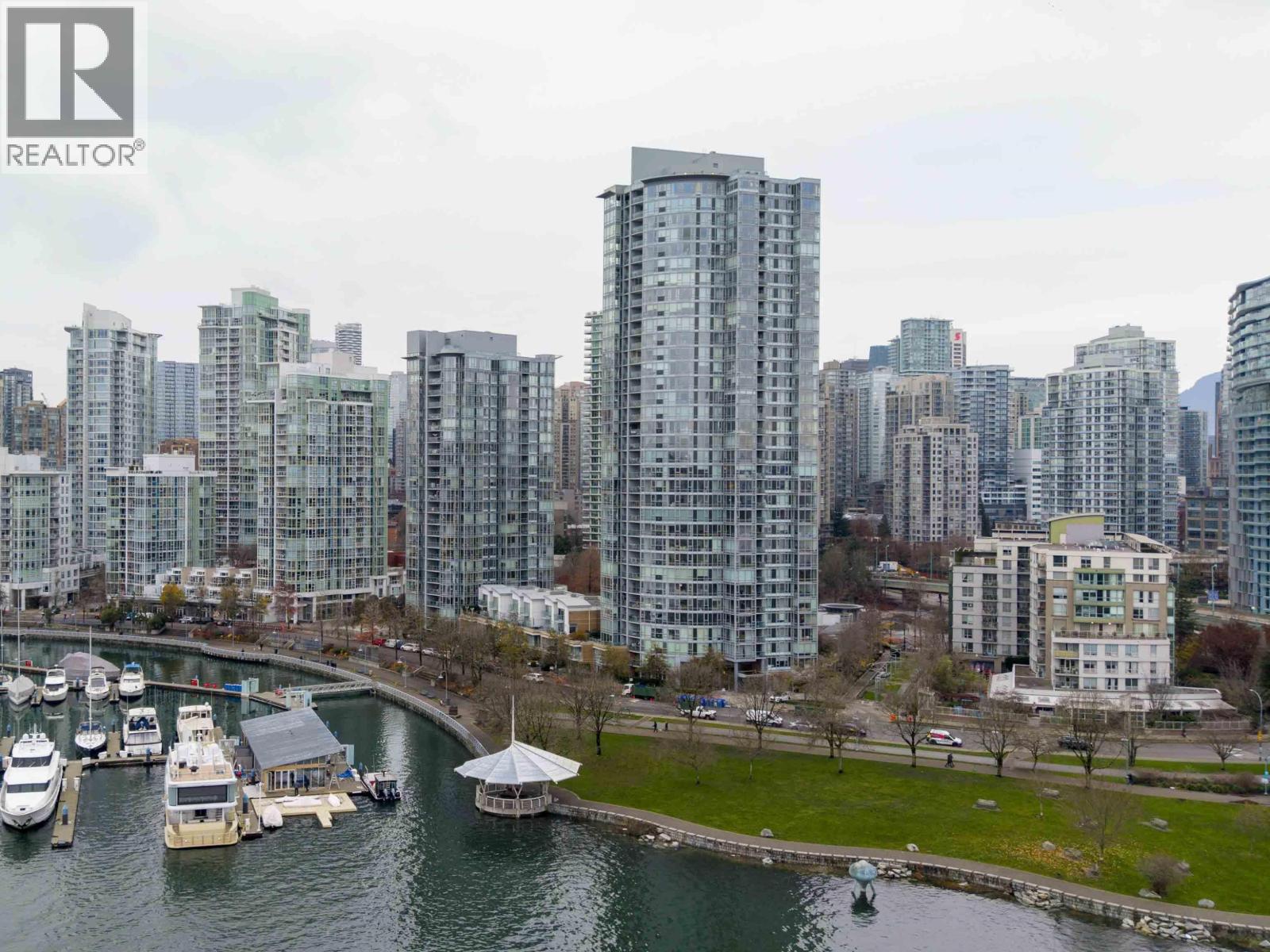 3805 1033 Marinaside Crescent, Vancouver, British Columbia  V6Z 3A3 - Photo 2 - R3073871