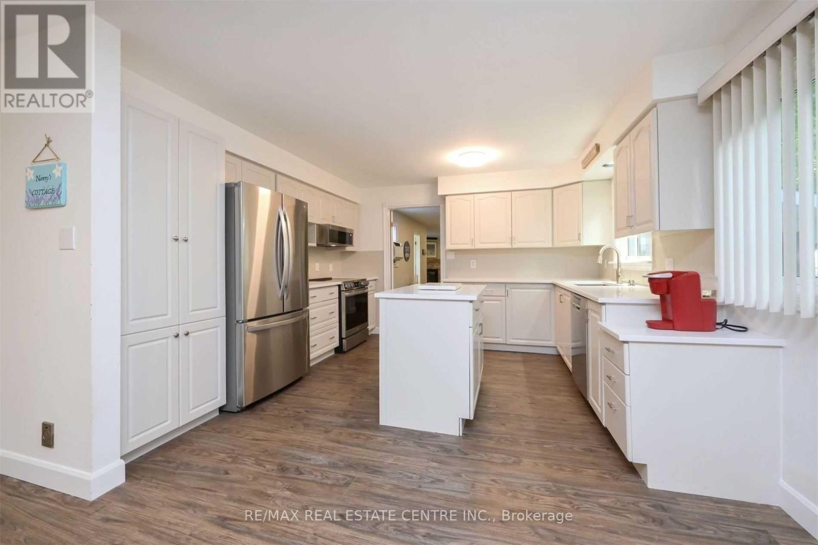 143 Allenwood Drive, Wasaga Beach, Ontario  L9Z 2R5 - Photo 11 - S12614796