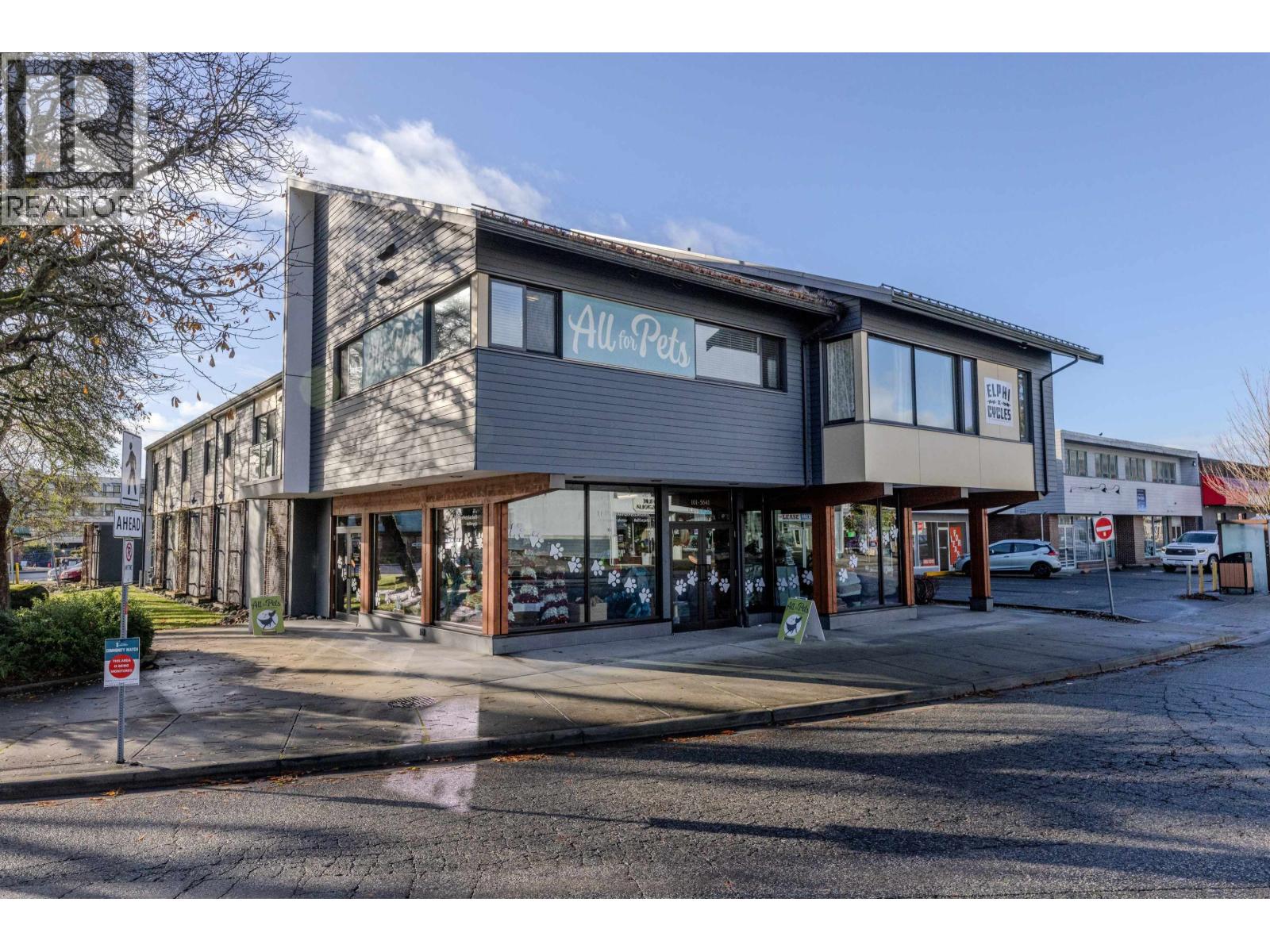 5641 COWRIE STREET, Sechelt, British Columbia