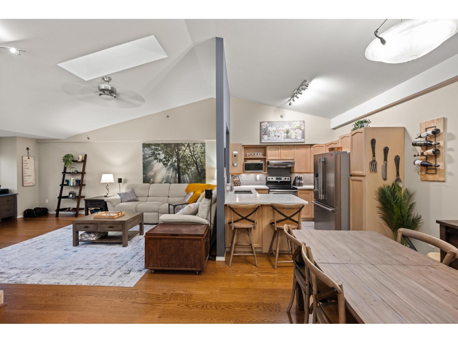 402 19721 64 Avenue, Langley, British Columbia  V2Y 1L1 - Photo 1 - R3073082