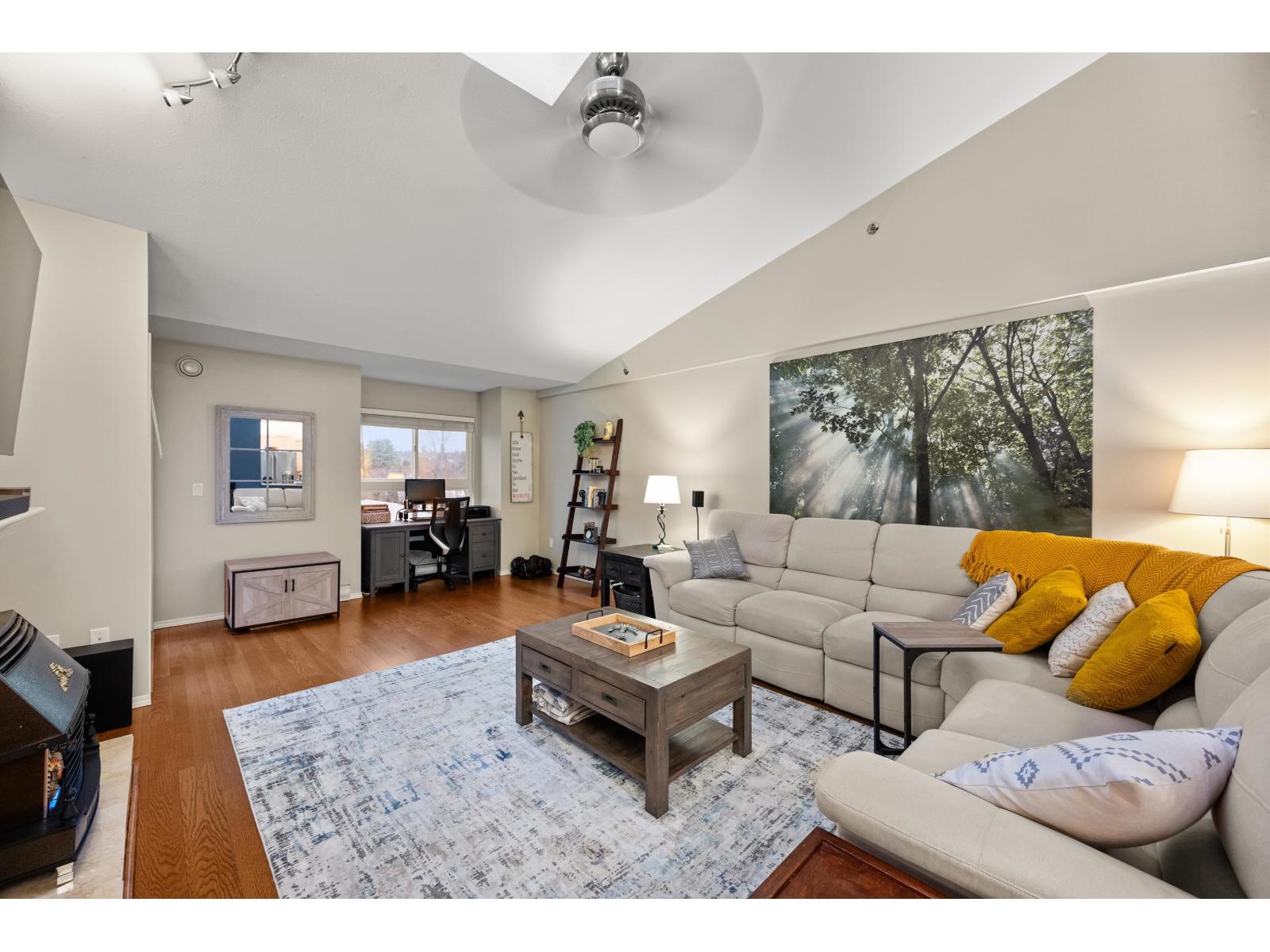 402 19721 64 Avenue, Langley, British Columbia  V2Y 1L1 - Photo 2 - R3073082