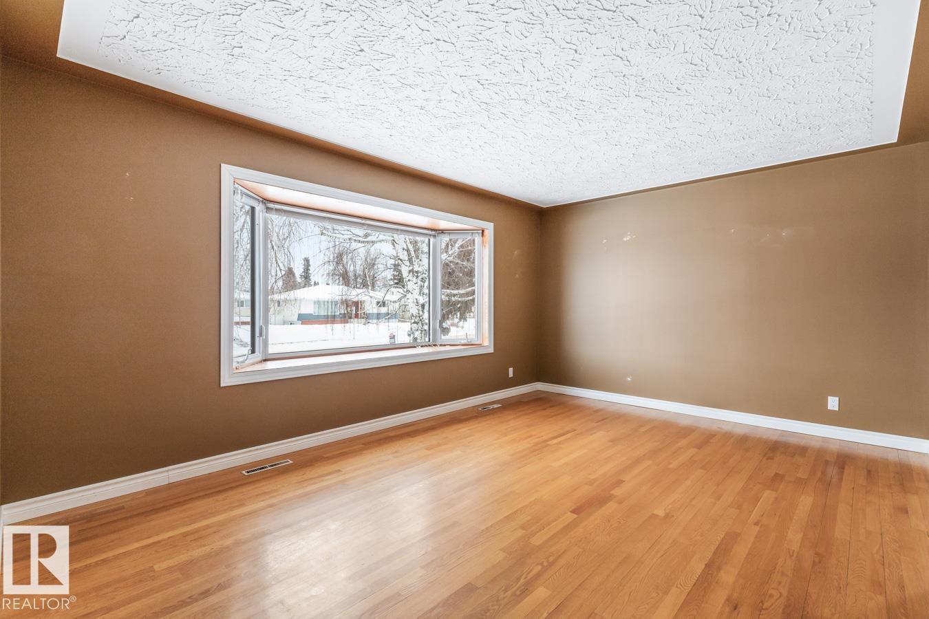 8416 71 St Nw, Edmonton, Alberta  T6B 1X4 - Photo 5 - E4468173