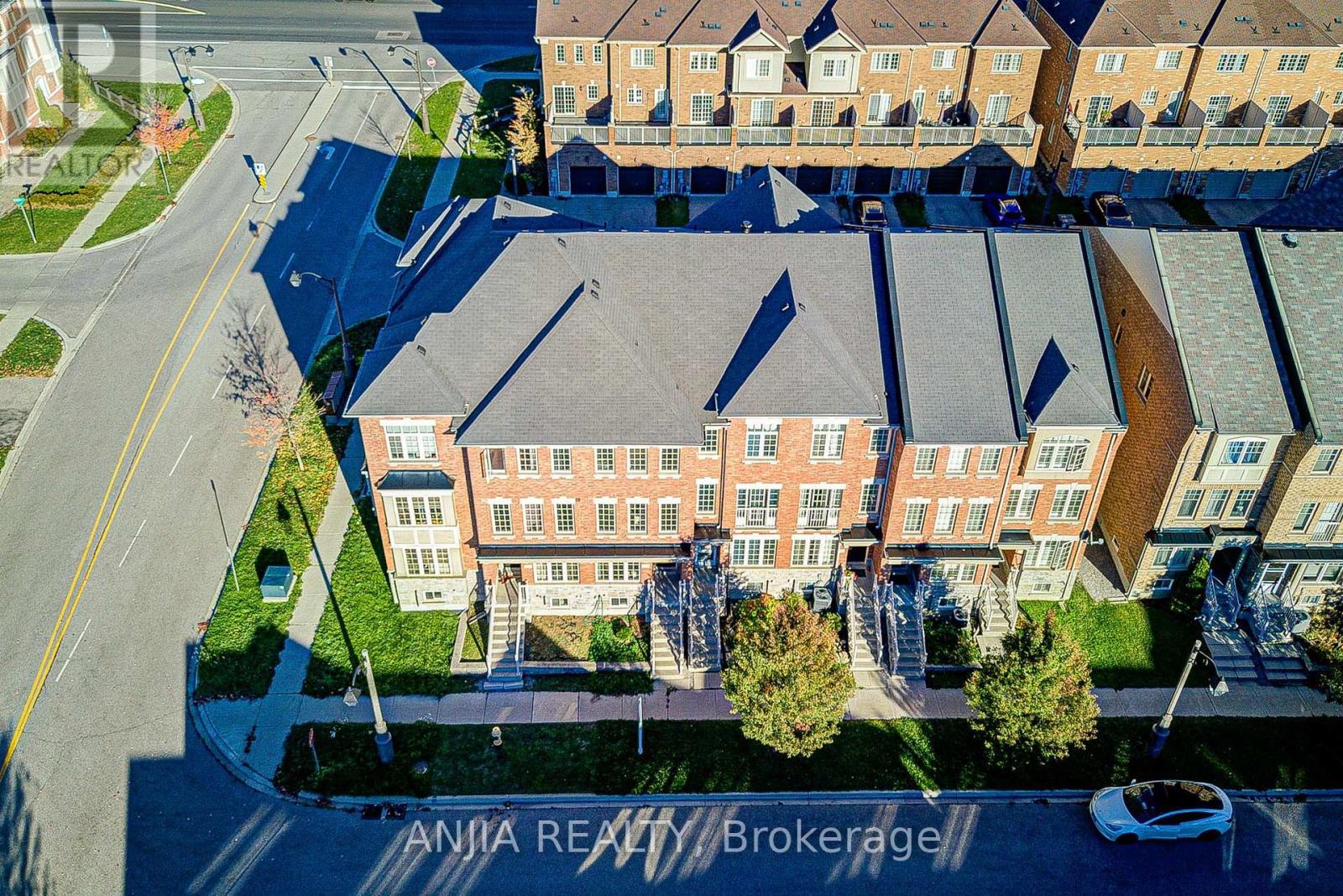 5 Valliere Drive, Markham, Ontario  L6C 0M7 - Photo 2 - N12634408