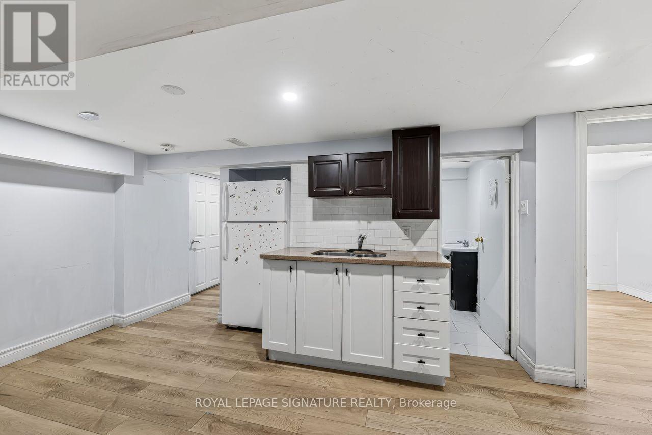 Lower - 224 Alsace Road S, Richmond Hill, Ontario  L4C 2W8 - Photo 7 - N12634410