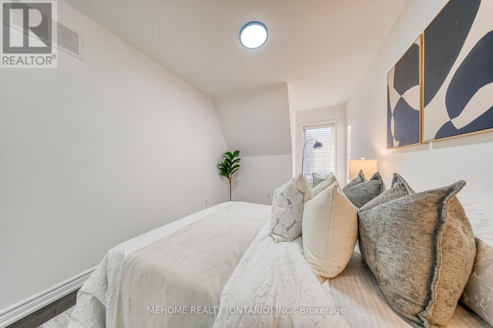 319 - 199 Pine Grove Road, Vaughan, Ontario L4L 0H8 - Photo 37 - N12634452