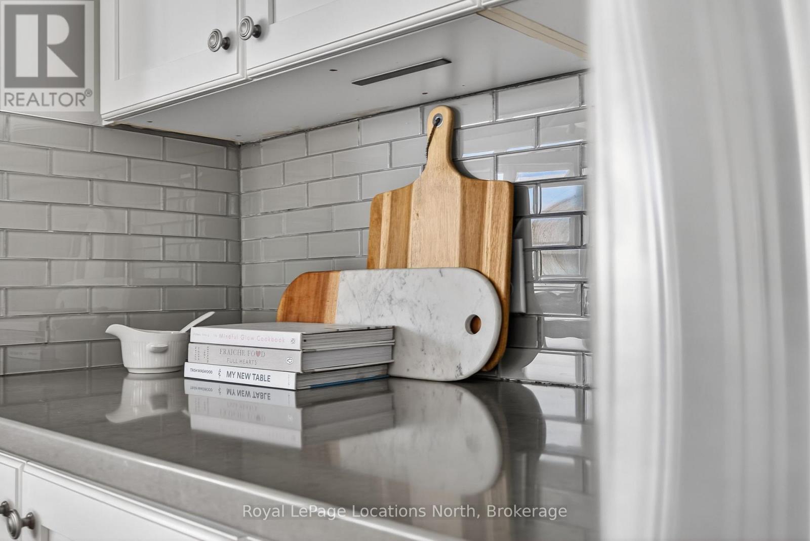 401 - 16 Raglan Street, Collingwood, Ontario  L9Y 4Y2 - Photo 10 - S12634508