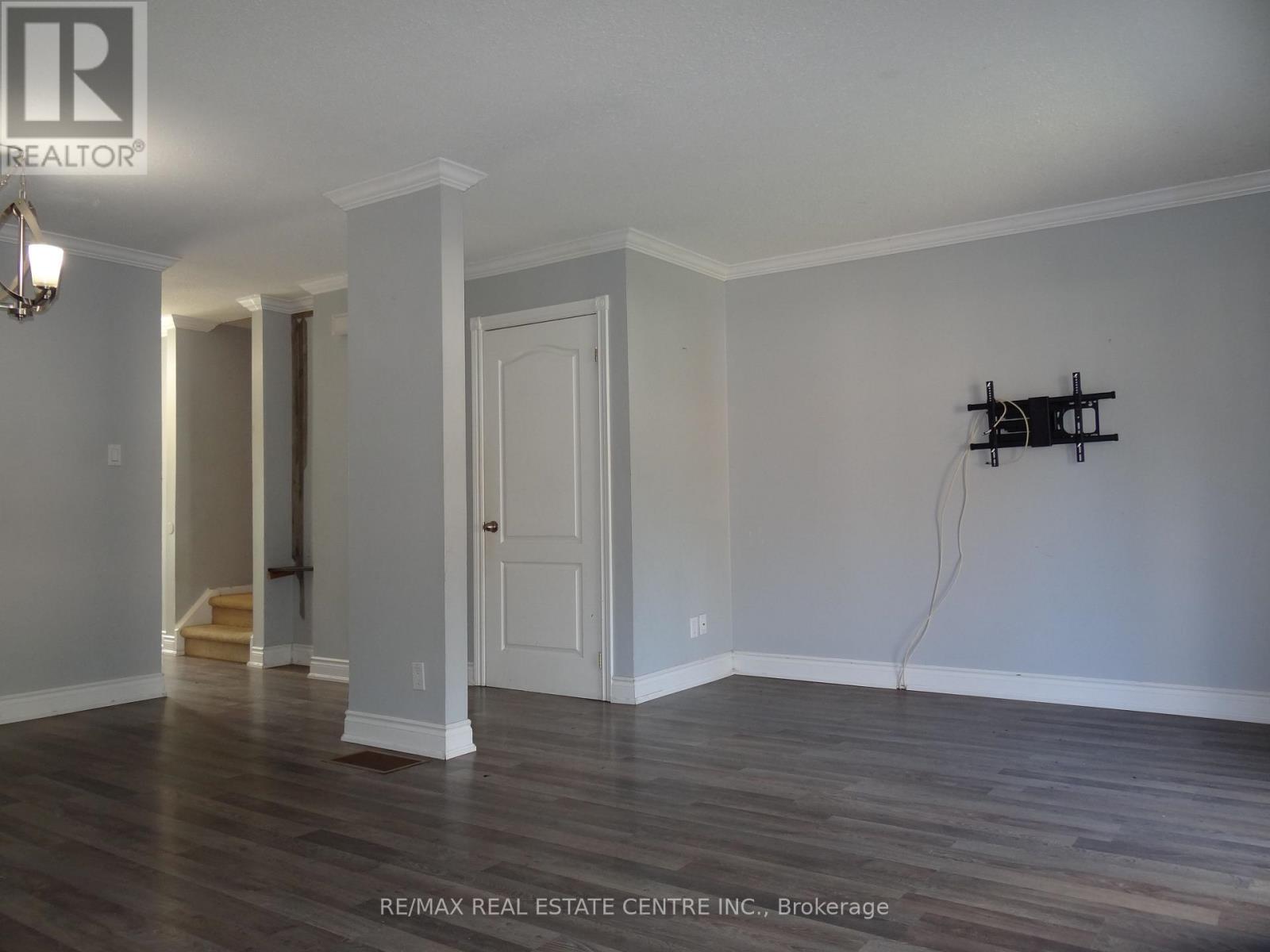 191 Kingham Road, Halton Hills, Ontario L7J 2P3 - Photo 12 - W12634402