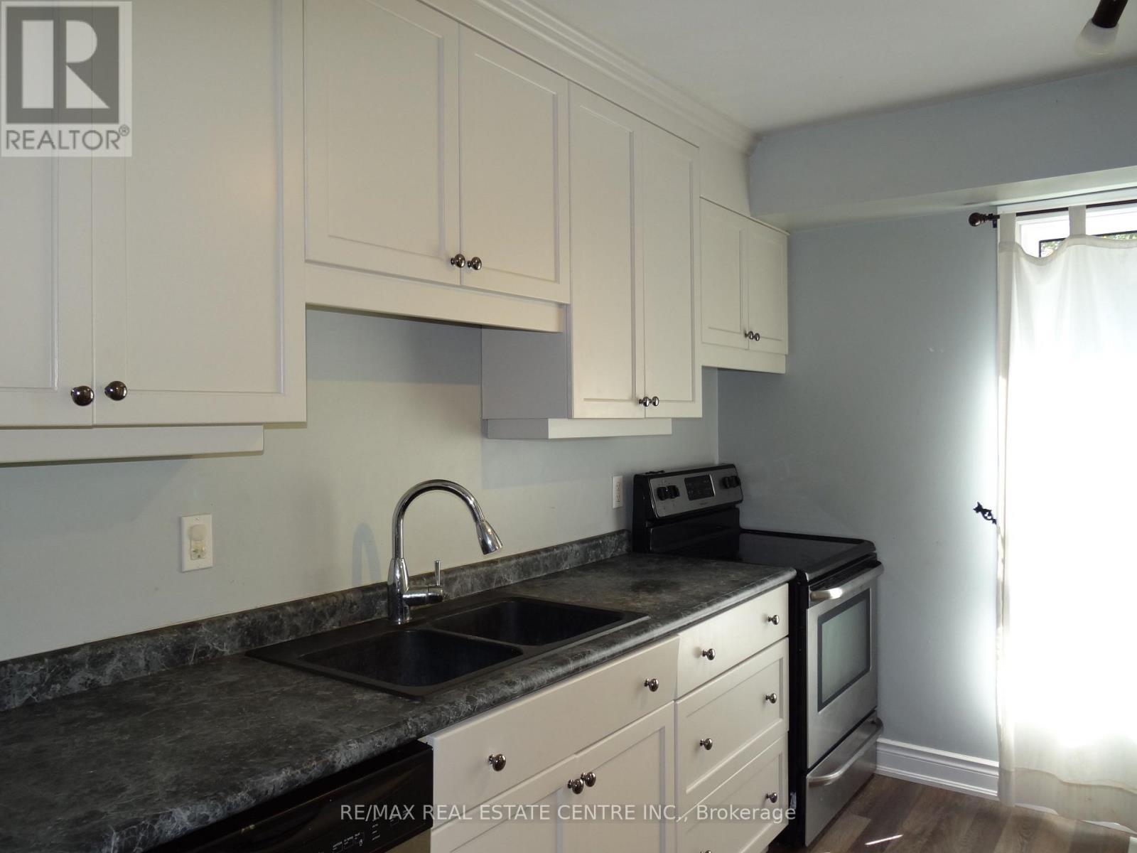 191 Kingham Road, Halton Hills, Ontario L7J 2P3 - Photo 15 - W12634402