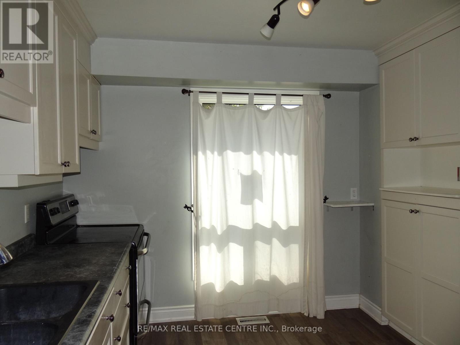 191 Kingham Road, Halton Hills, Ontario L7J 2P3 - Photo 16 - W12634402