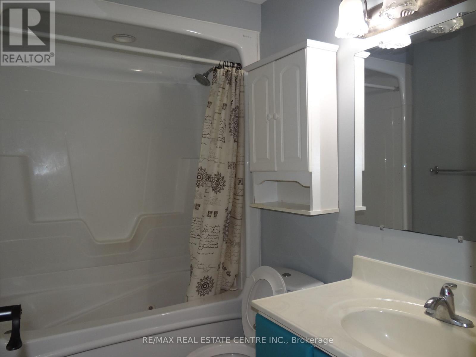 191 Kingham Road, Halton Hills, Ontario L7J 2P3 - Photo 23 - W12634402