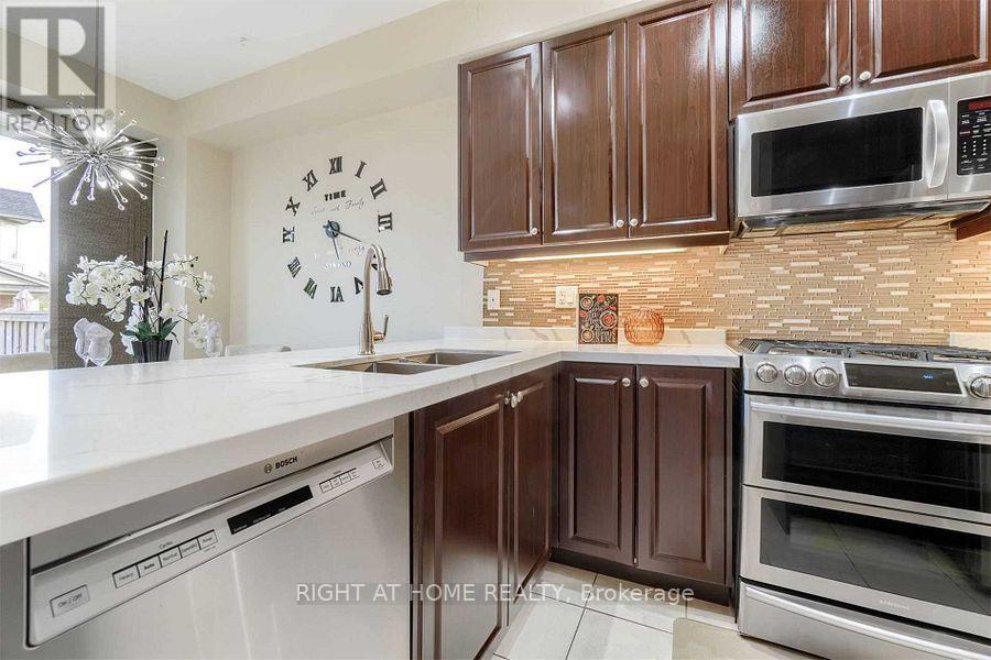 19 Waterville Way, Caledon, Ontario  L7C 3P8 - Photo 11 - W12634424