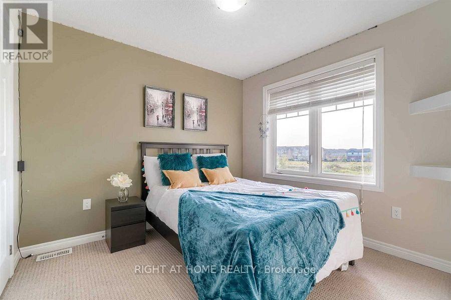 19 Waterville Way, Caledon, Ontario  L7C 3P8 - Photo 6 - W12634424