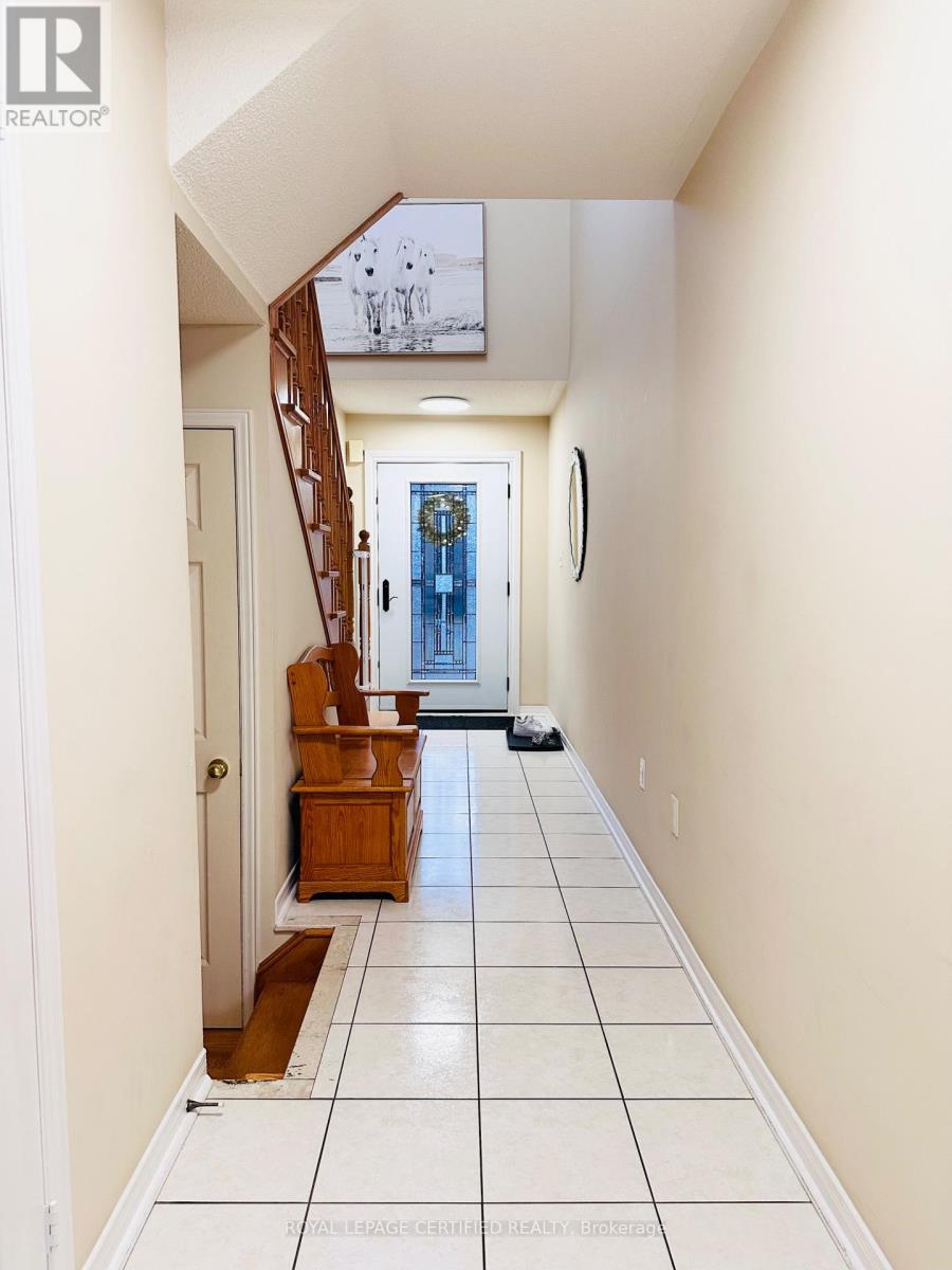 4490 Victory Court, Burlington, Ontario  L7L 6J6 - Photo 2 - W12634432