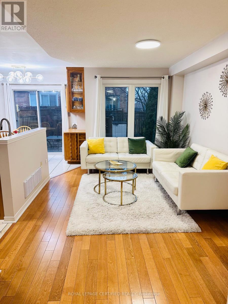 4490 Victory Court, Burlington, Ontario  L7L 6J6 - Photo 3 - W12634432