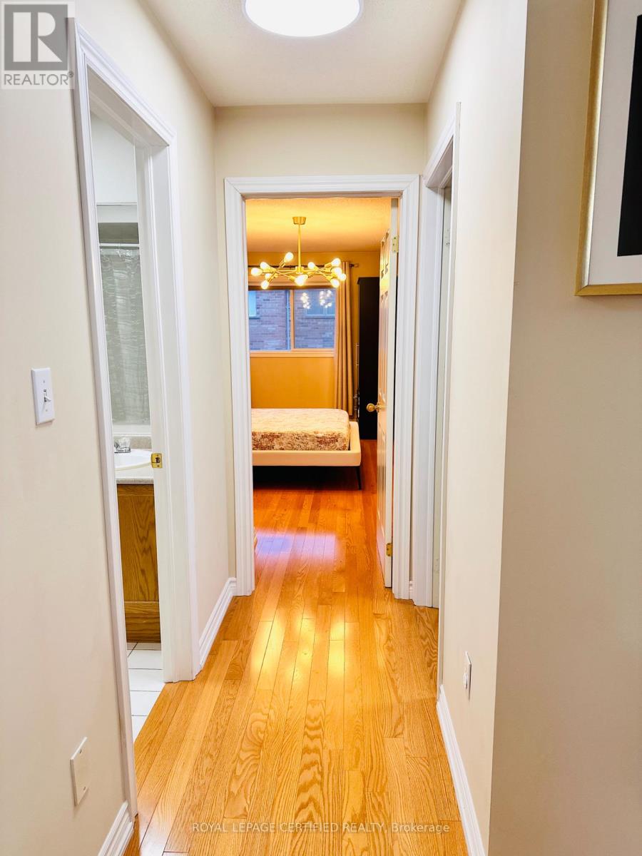 4490 Victory Court, Burlington, Ontario  L7L 6J6 - Photo 9 - W12634432