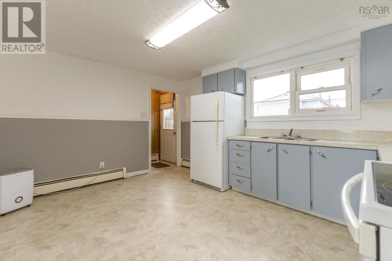 18 Kirk Avenue, Stellarton, Nova Scotia  B0K 1S0 - Photo 7 - 202529461