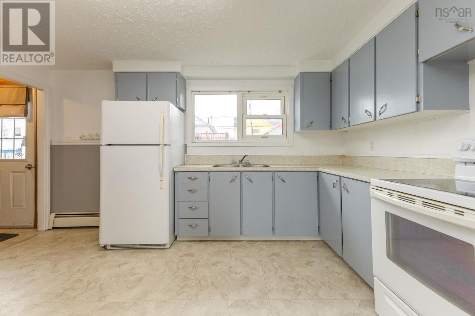 18 Kirk Avenue, Stellarton, Nova Scotia  B0K 1S0 - Photo 6 - 202529461