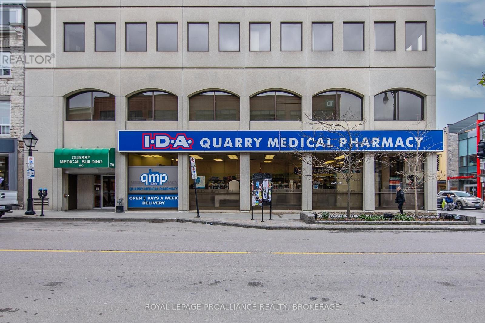 202 - 100 Princess Street, Kingston, Ontario K7L 1A7 - Photo 2 - X12634504