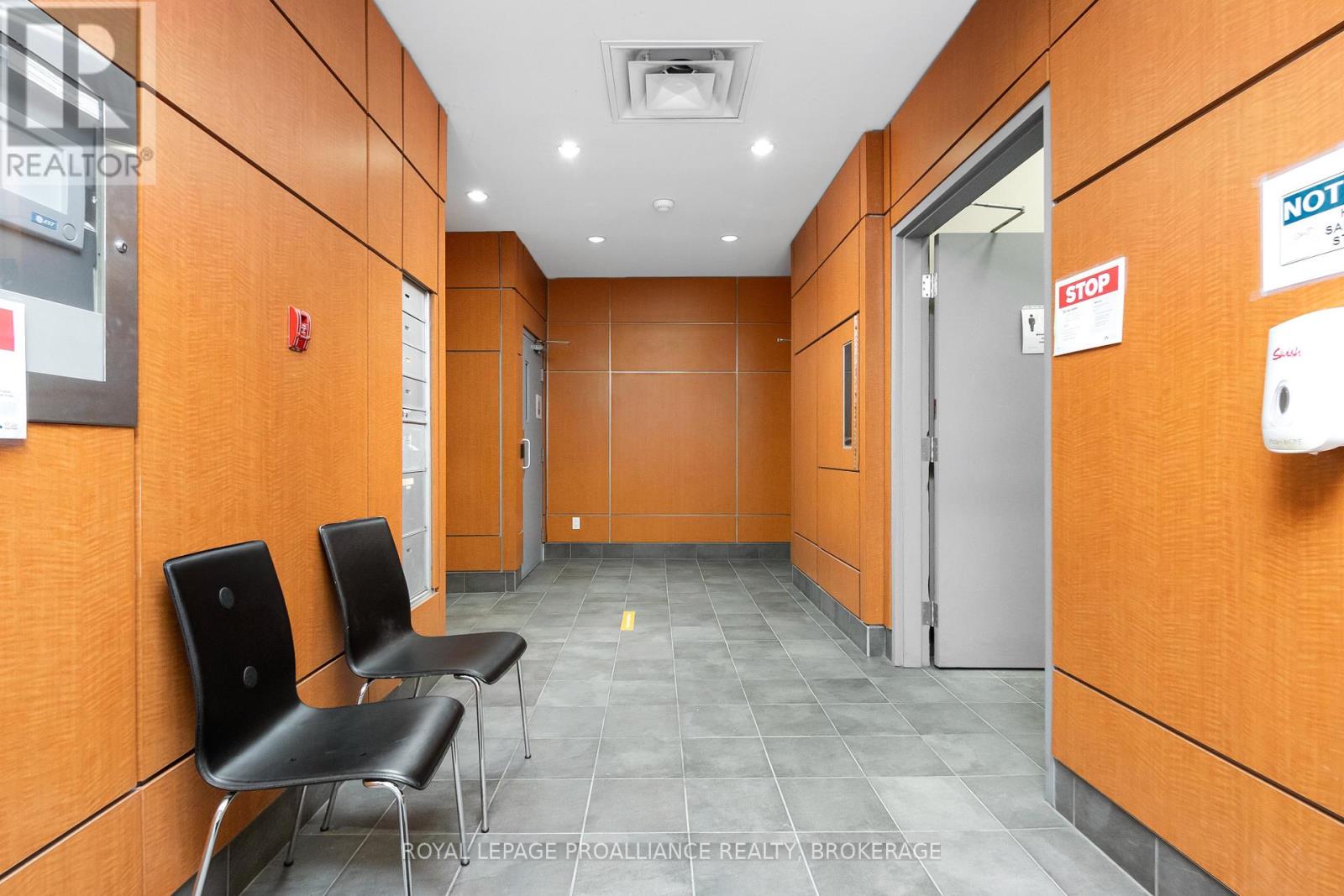 202 - 100 Princess Street, Kingston, Ontario K7L 1A7 - Photo 3 - X12634504