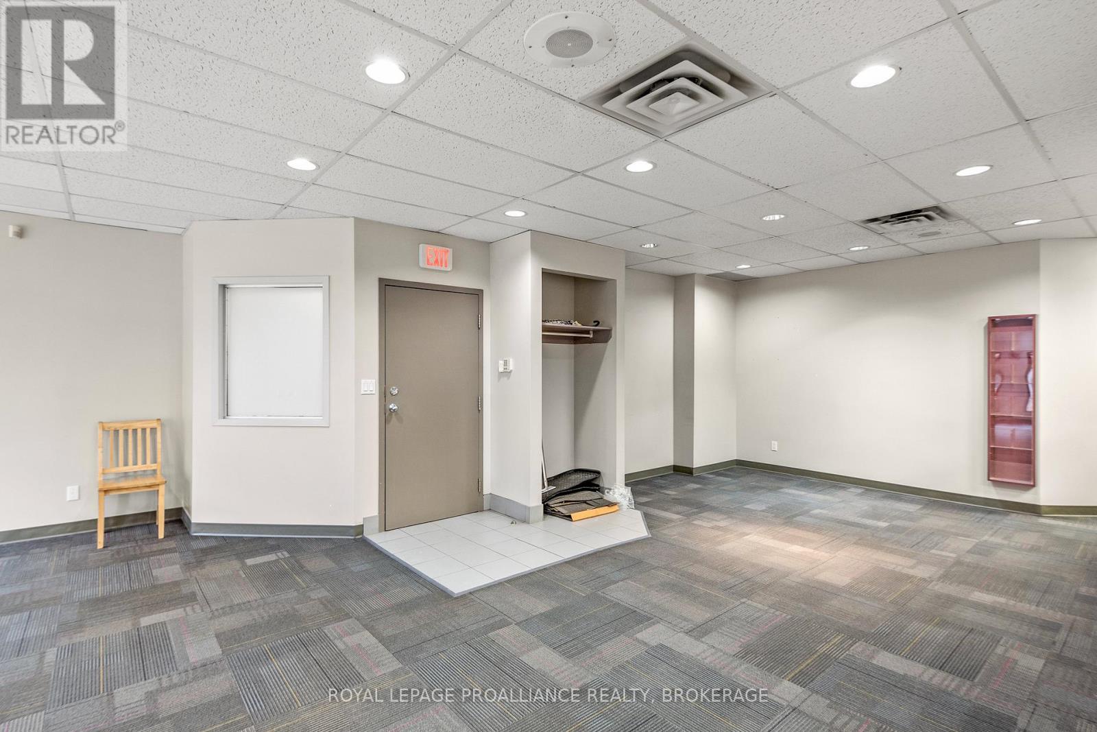 202 - 100 Princess Street, Kingston, Ontario K7L 1A7 - Photo 4 - X12634504