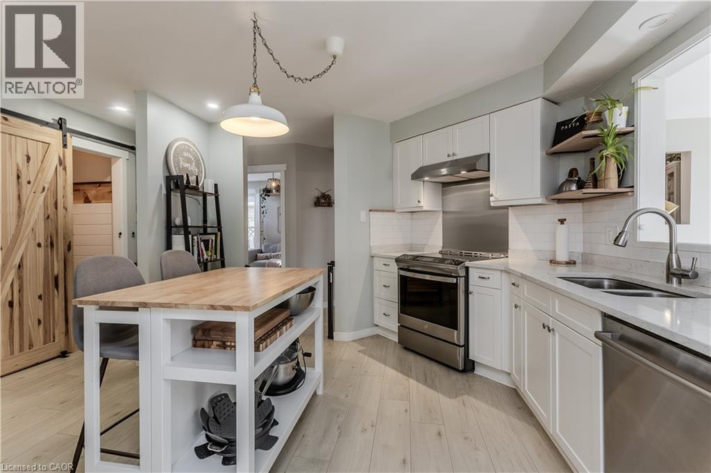 347 Delancey Boulevard, Hamilton, Ontario  L9B 2B4 - Photo 5 - 40787305