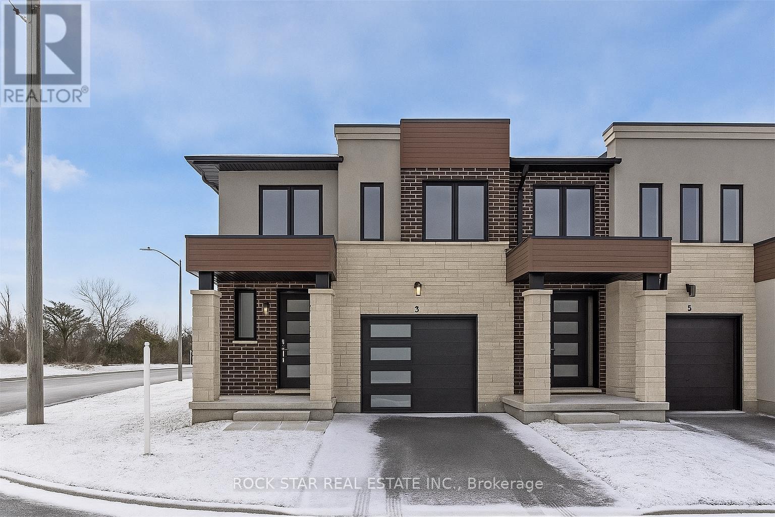 3 SOUTHAM LANE, Hamilton, Ontario
