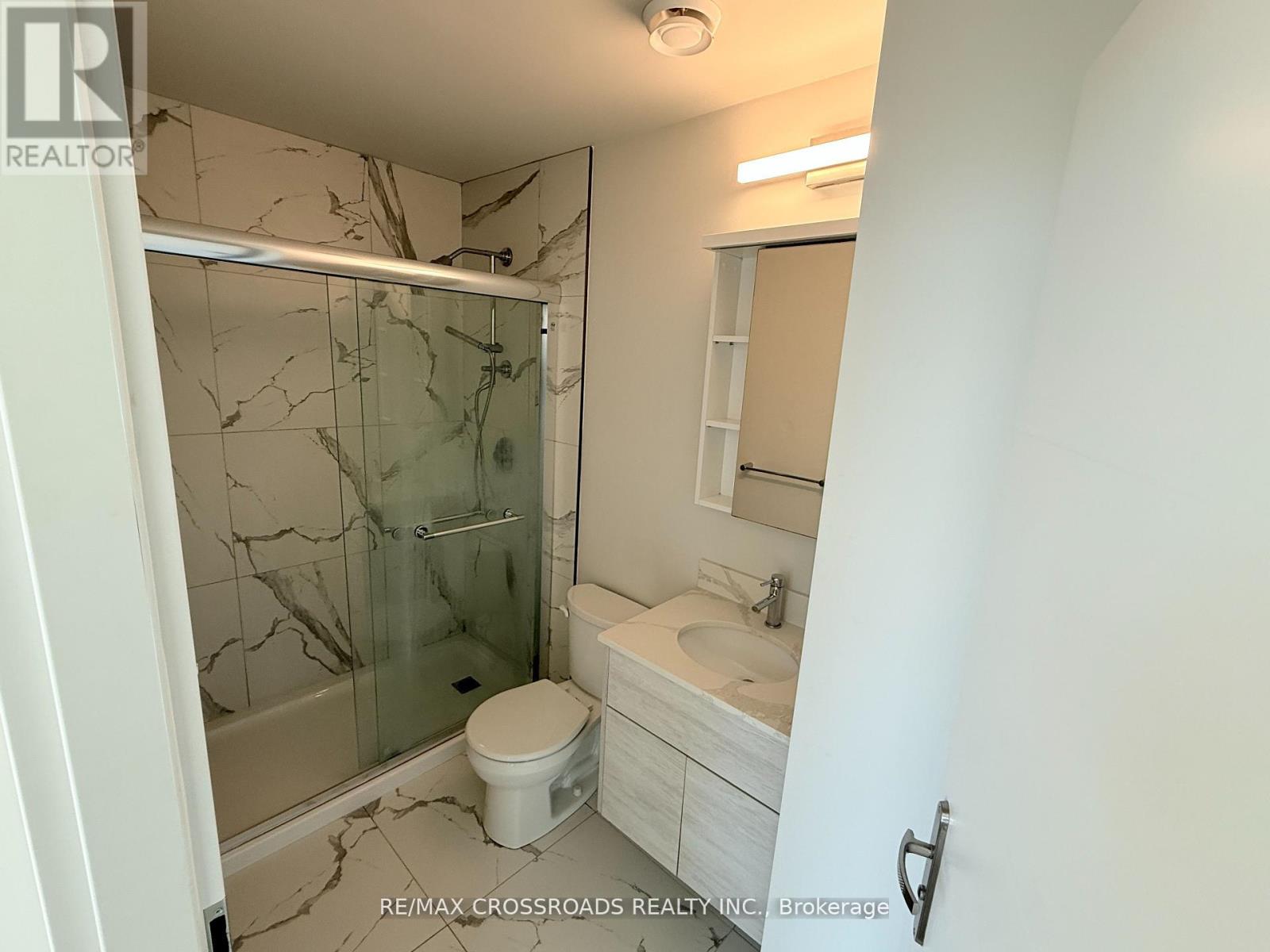 810 - 60 Frederick Street, Kitchener, Ontario  N2H 0C7 - Photo 5 - X12634440