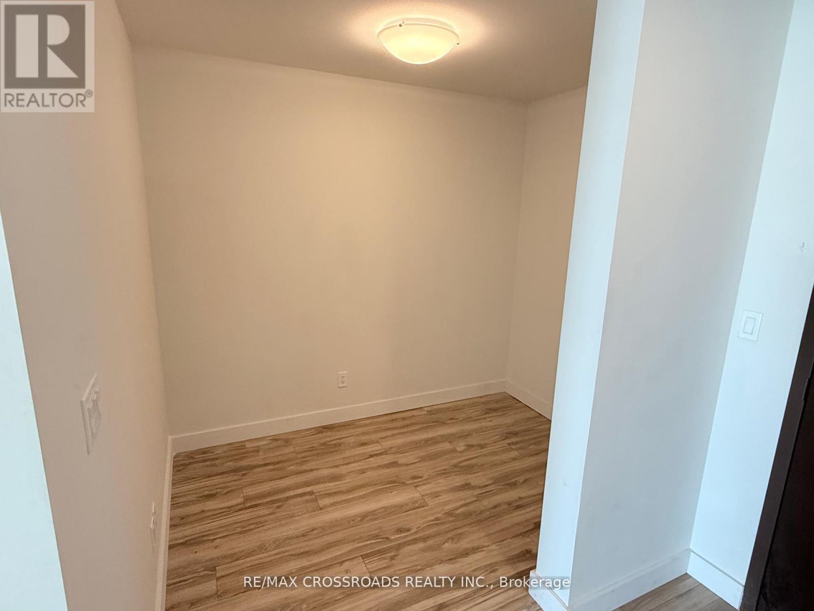 810 - 60 Frederick Street, Kitchener, Ontario  N2H 0C7 - Photo 7 - X12634440