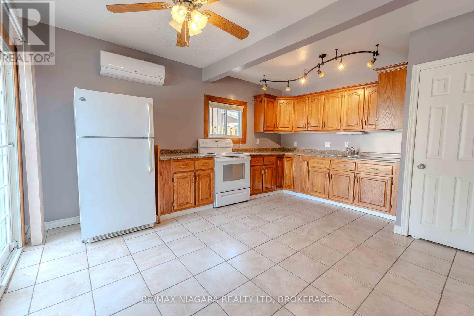 8 Garner Avenue, Welland, Ontario  L3B 2X6 - Photo 2 - X12634496