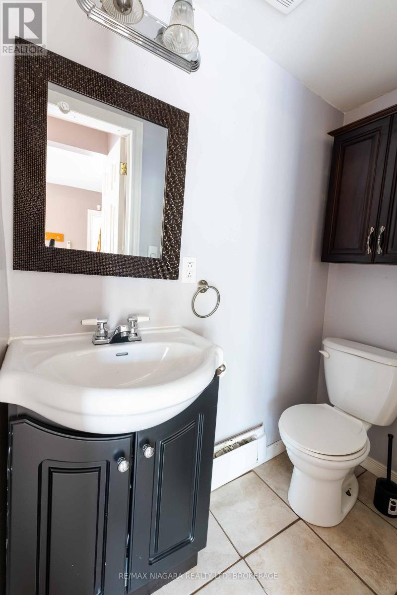 8 Garner Avenue, Welland, Ontario  L3B 2X6 - Photo 5 - X12634496