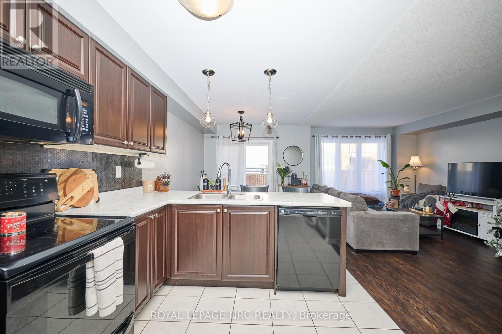 7759 White Pine Crescent, Niagara Falls, Ontario  L2H 0P1 - Photo 6 - X12634524