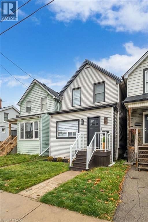 <div class="slider-price">$2,500 Monthly</div><p>71 Glendale Avenue N, Hamilton, Ontario</p>