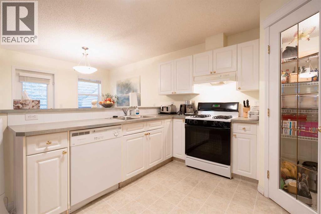 24 Hidden Creek Rise Nw, Calgary, Alberta  T3A 6L5 - Photo 12 - A2269916