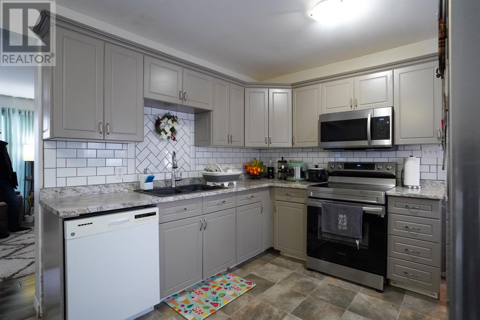 76 Eleanor Drive, Summerside, Prince Edward Island C1N 4W9 - Photo 10 - 202529462