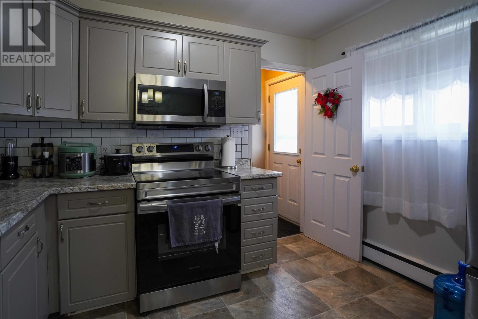 76 Eleanor Drive, Summerside, Prince Edward Island C1N 4W9 - Photo 12 - 202529462