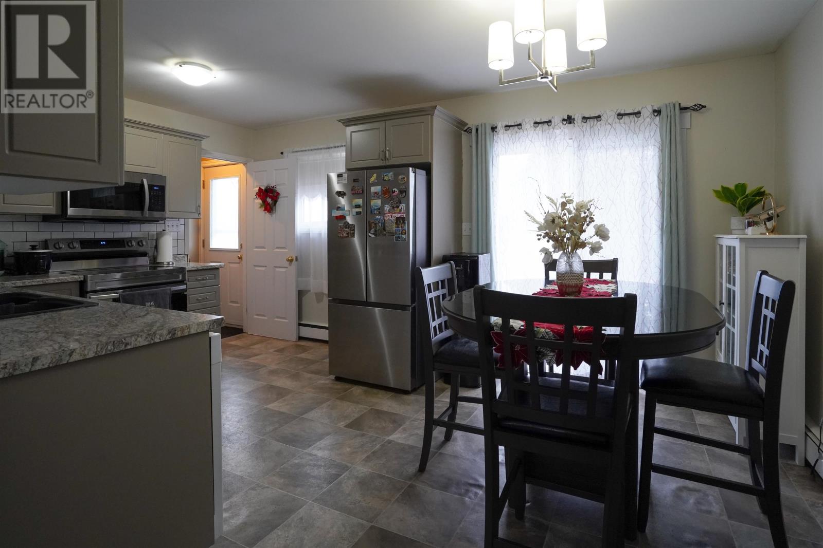 76 Eleanor Drive, Summerside, Prince Edward Island C1N 4W9 - Photo 13 - 202529462