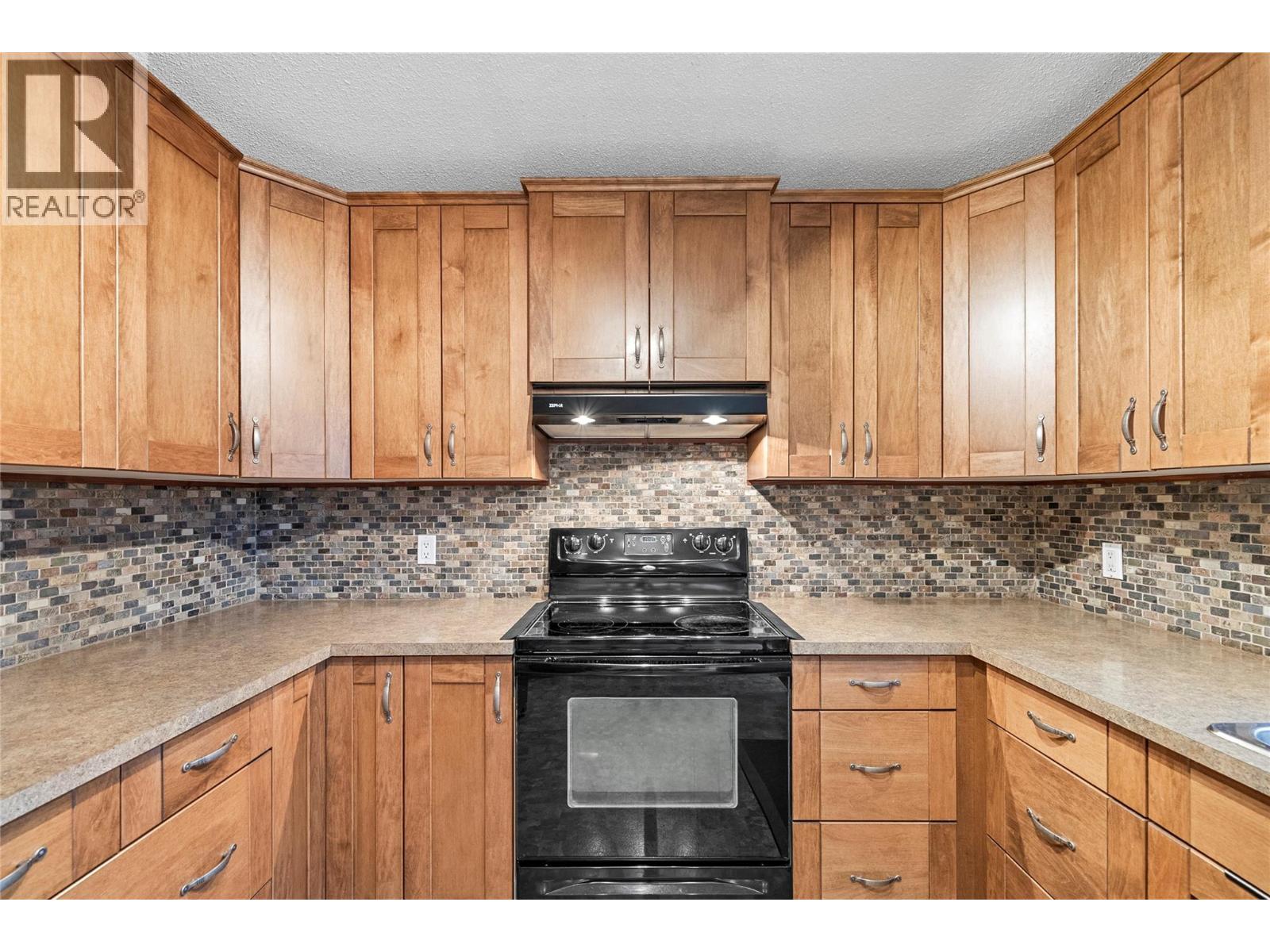 2150 1 Avenue Ne, Salmon Arm, British Columbia  V1E 1Z4 - Photo 9 - 10371032