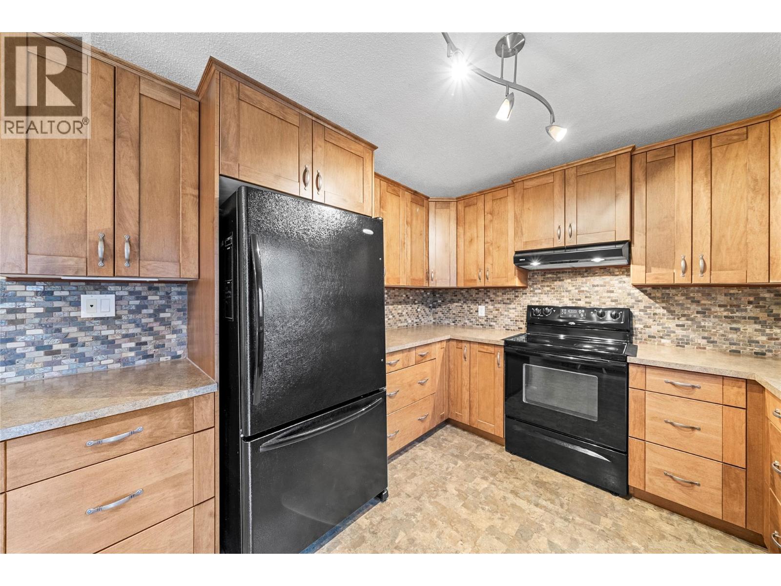 2150 1 Avenue Ne, Salmon Arm, British Columbia  V1E 1Z4 - Photo 10 - 10371032