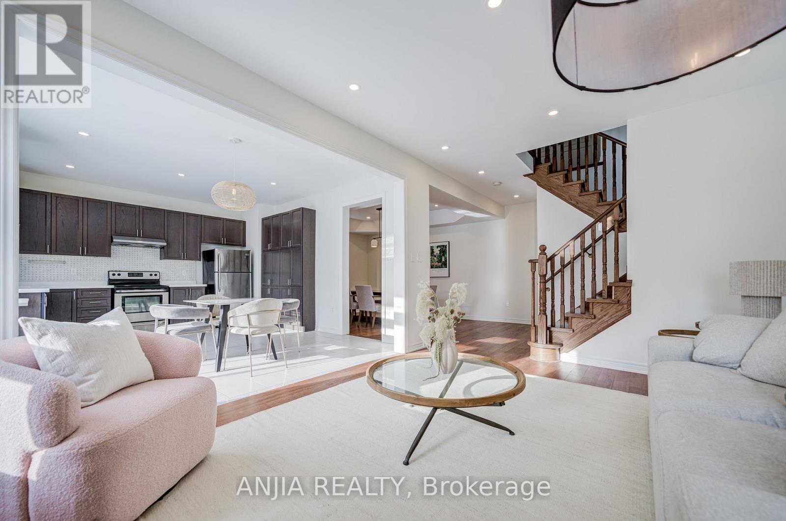 23 Grey Wing Avenue, Georgina, Ontario  L4P 0B7 - Photo 8 - N12634586